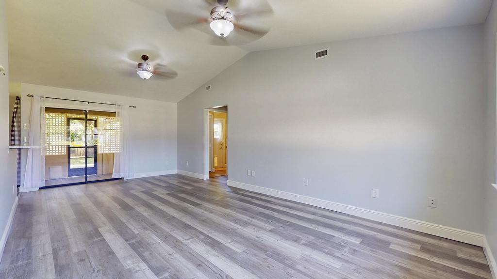 2569 SE Grand Drive