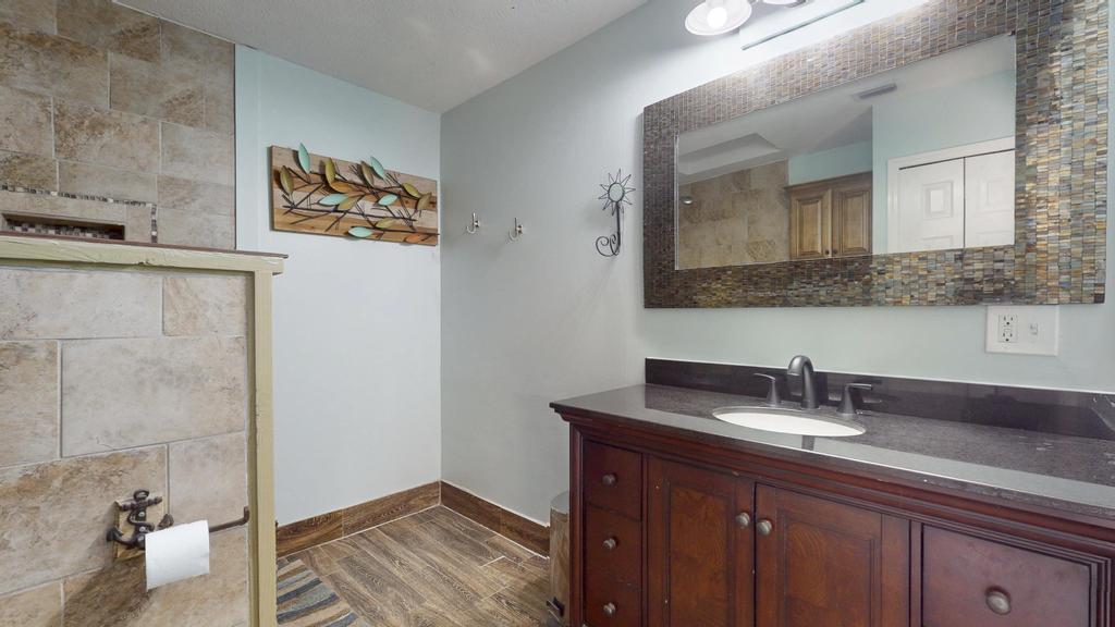 2569 SE Grand Drive