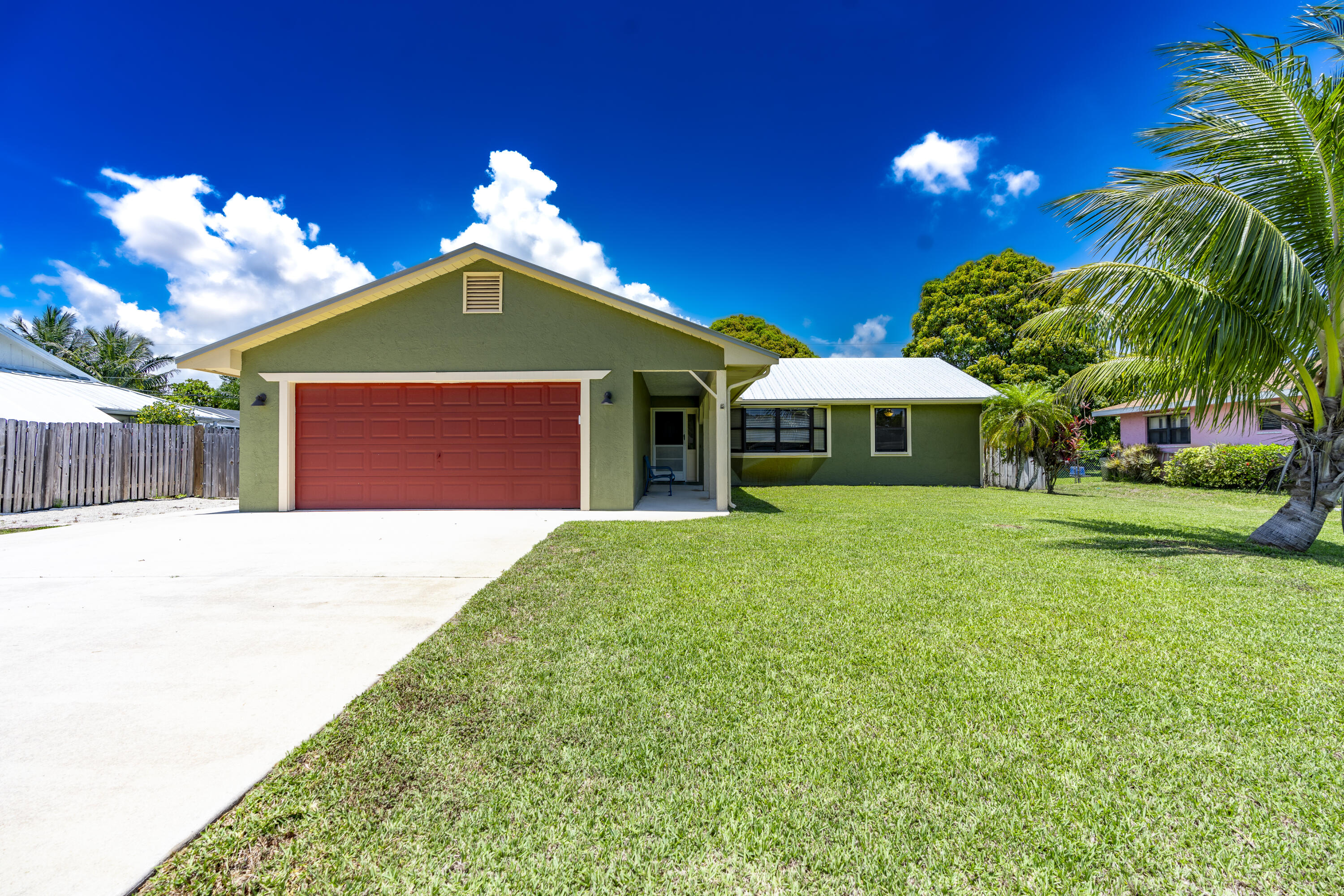 2569 SE Grand Drive