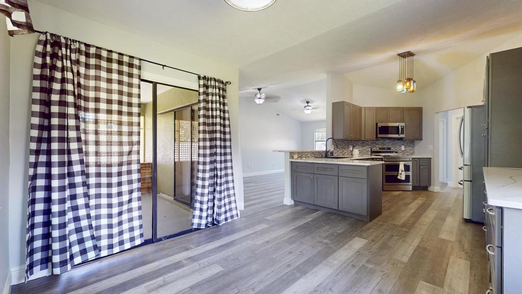 2569 SE Grand Drive