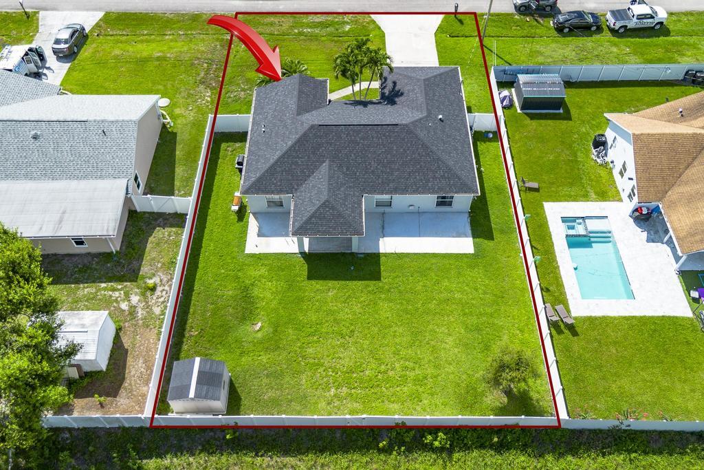 573 SW Cherryhill Road