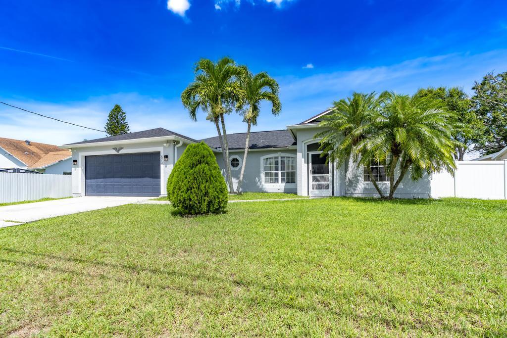 573 SW Cherryhill Road