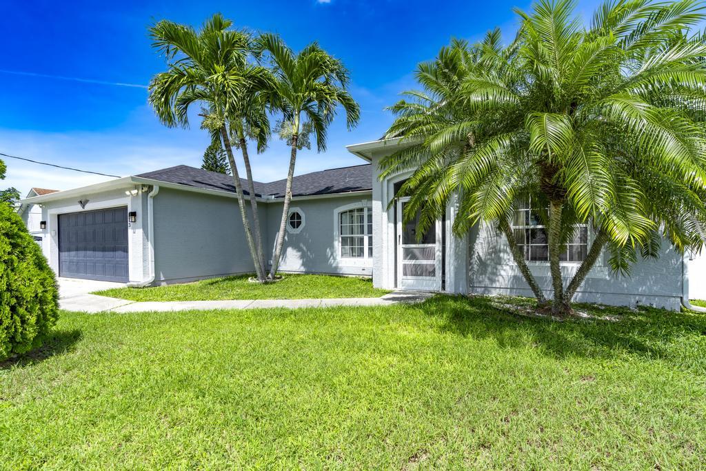 573 SW Cherryhill Road