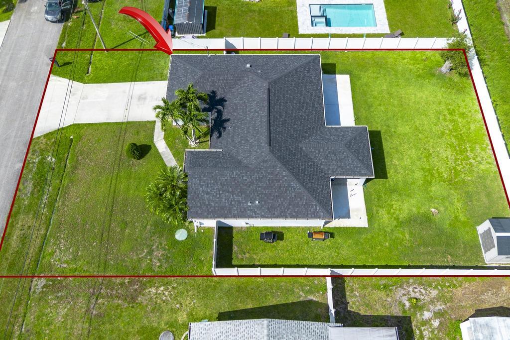 573 SW Cherryhill Road