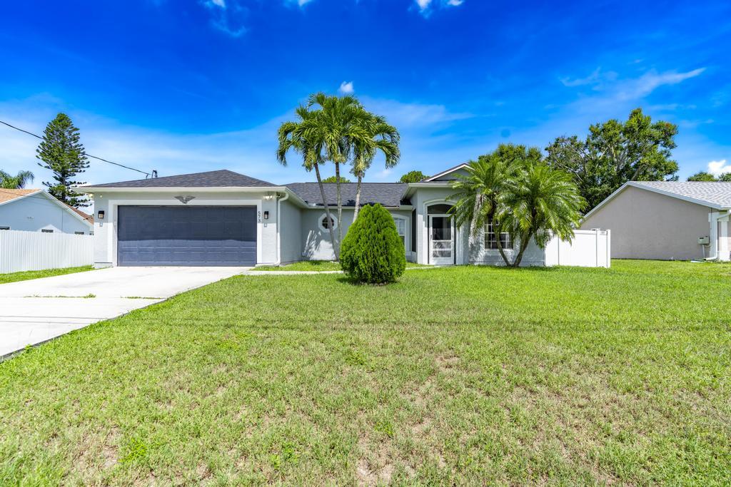 573 SW Cherryhill Road