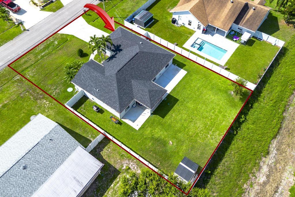 573 SW Cherryhill Road