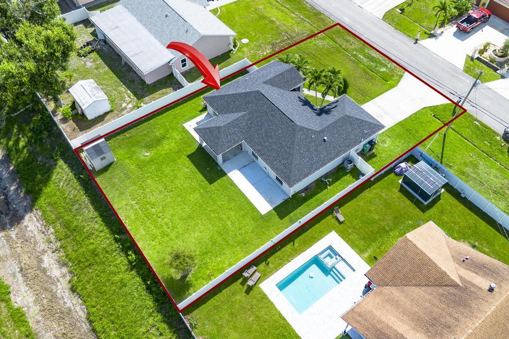 573 SW Cherryhill Road