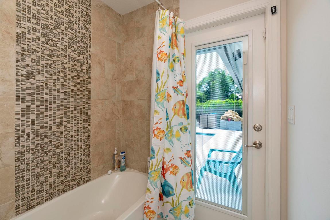 5810 NW Chesboro Terrace