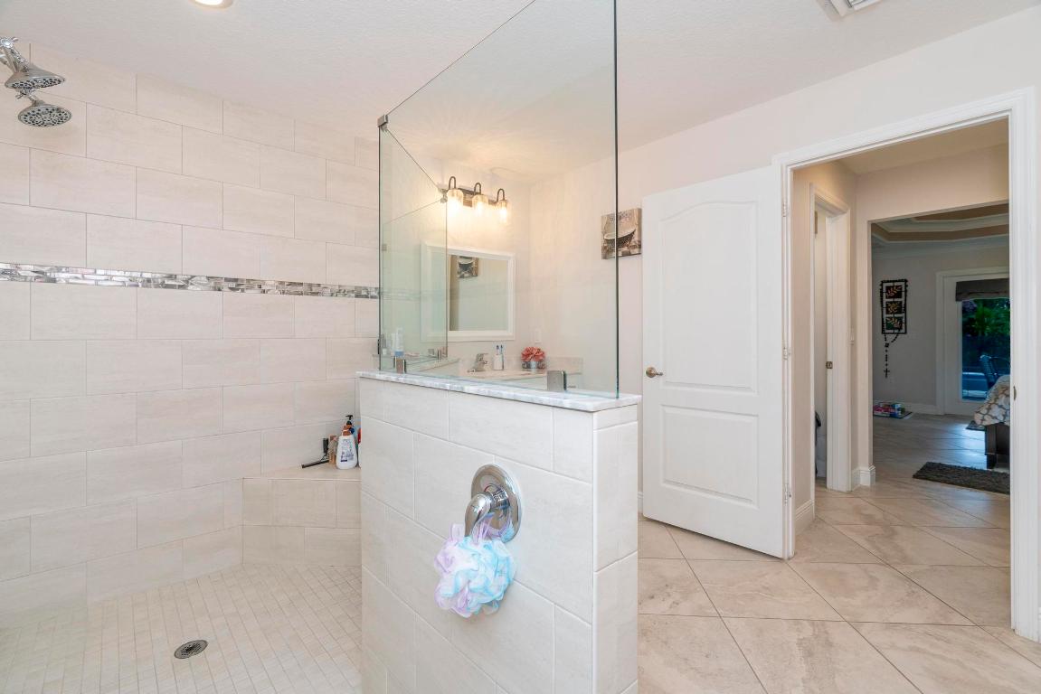 5810 NW Chesboro Terrace