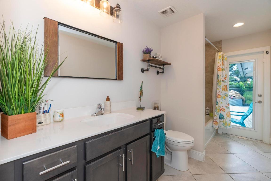 5810 NW Chesboro Terrace