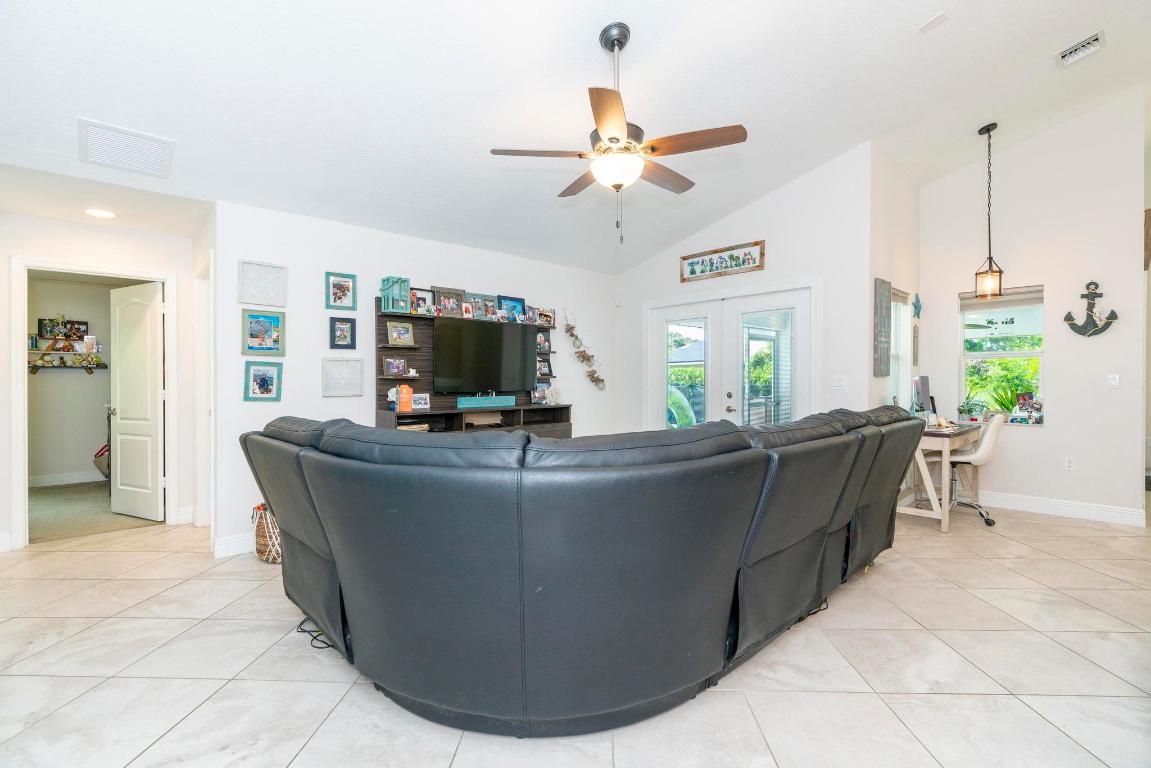 5810 NW Chesboro Terrace