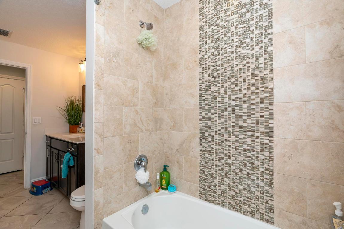 5810 NW Chesboro Terrace