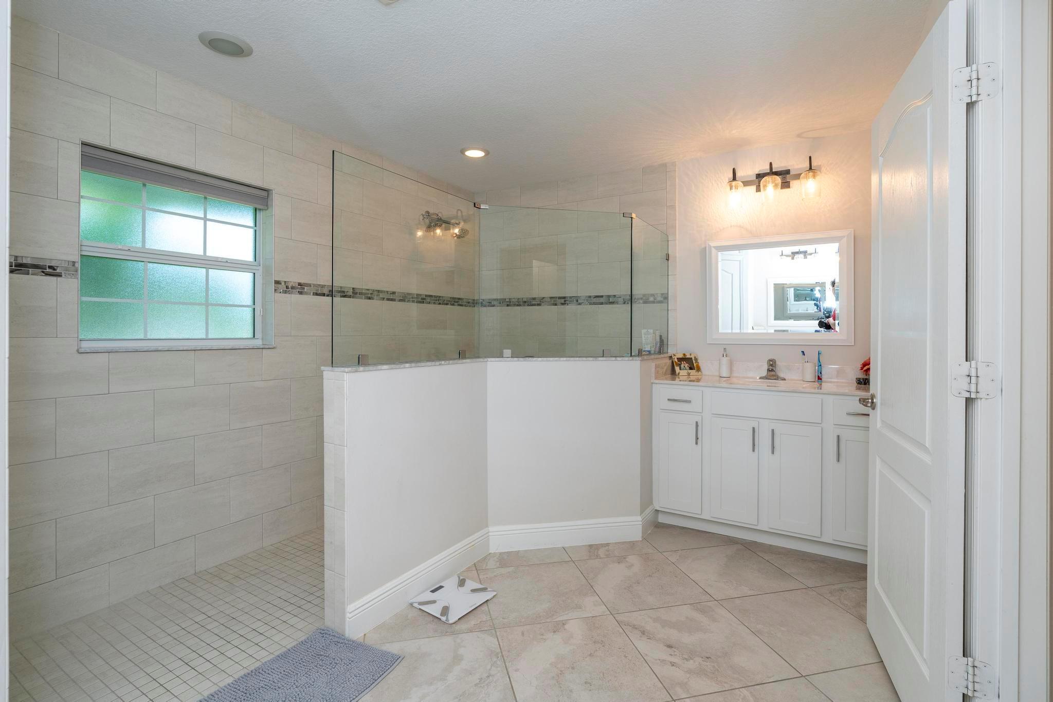 5810 NW Chesboro Terrace