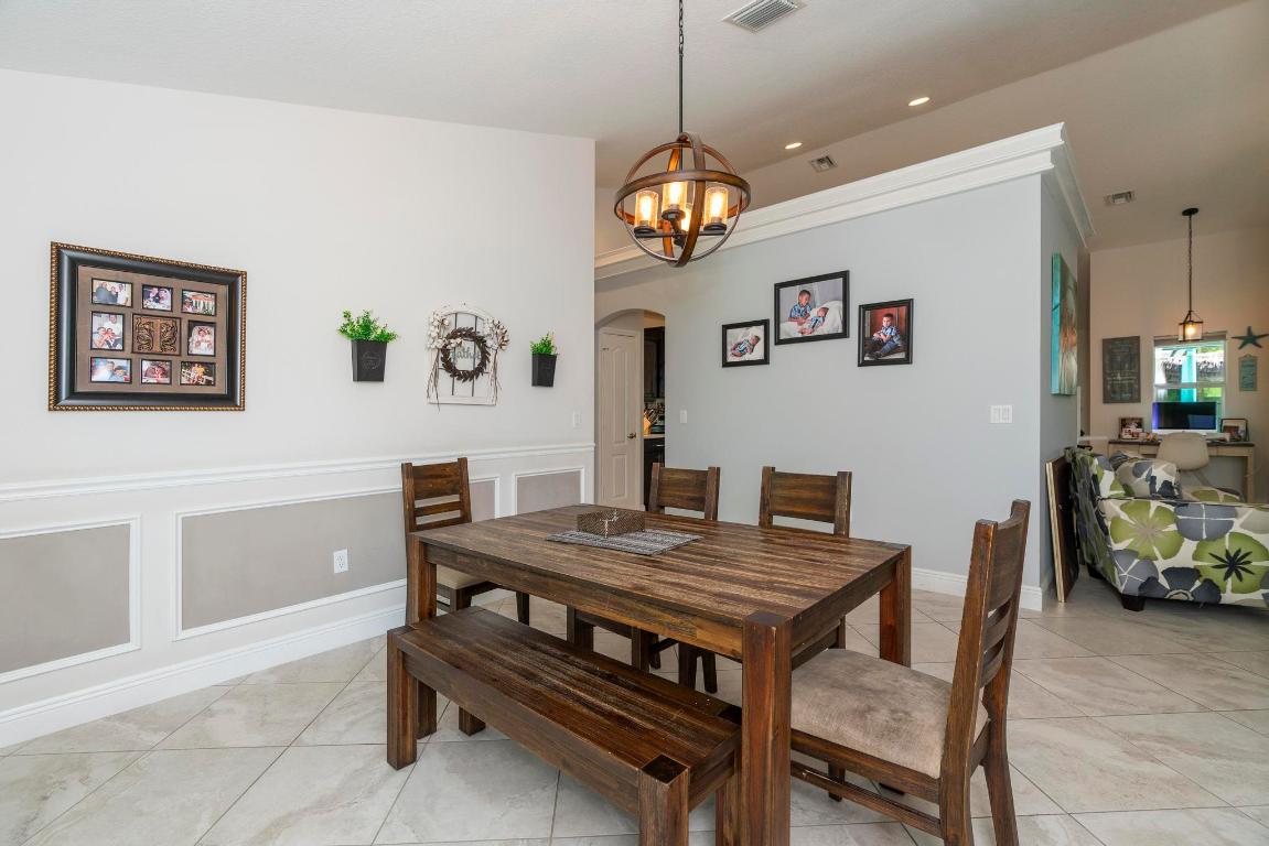 5810 NW Chesboro Terrace