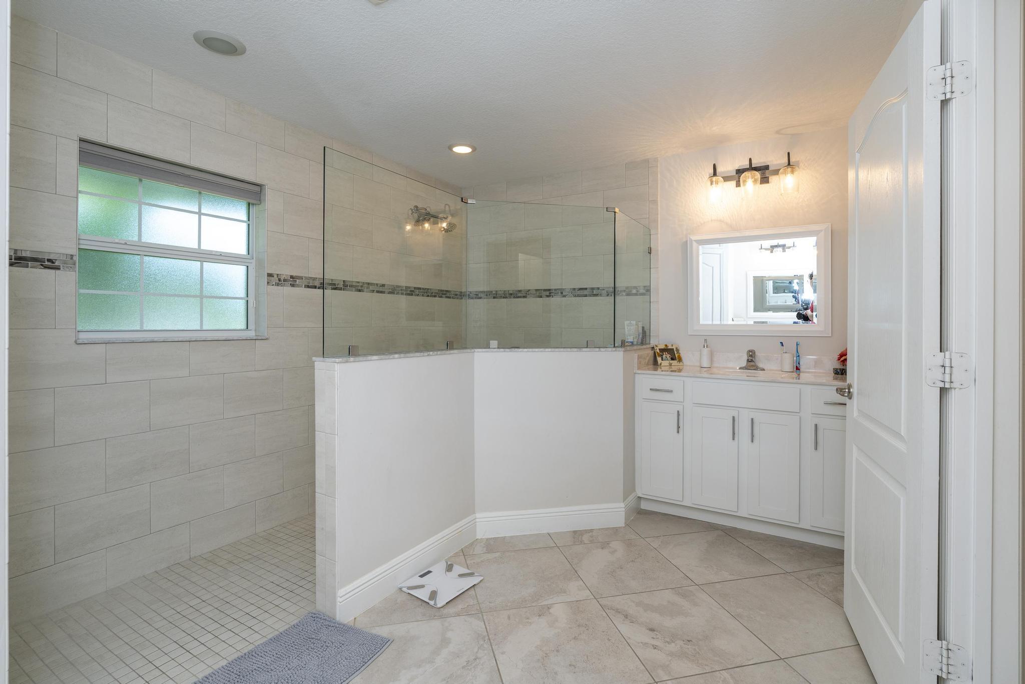 5810 NW Chesboro Terrace