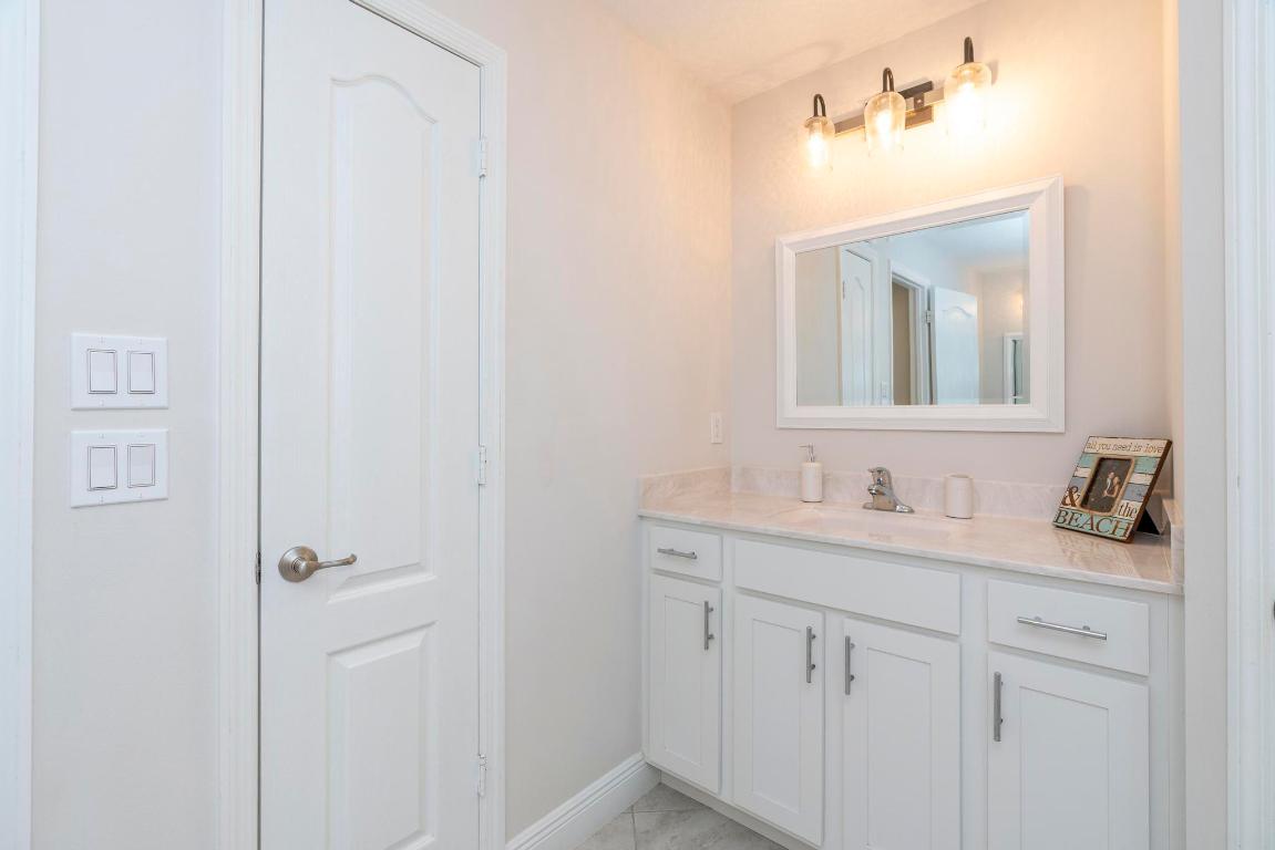 5810 NW Chesboro Terrace