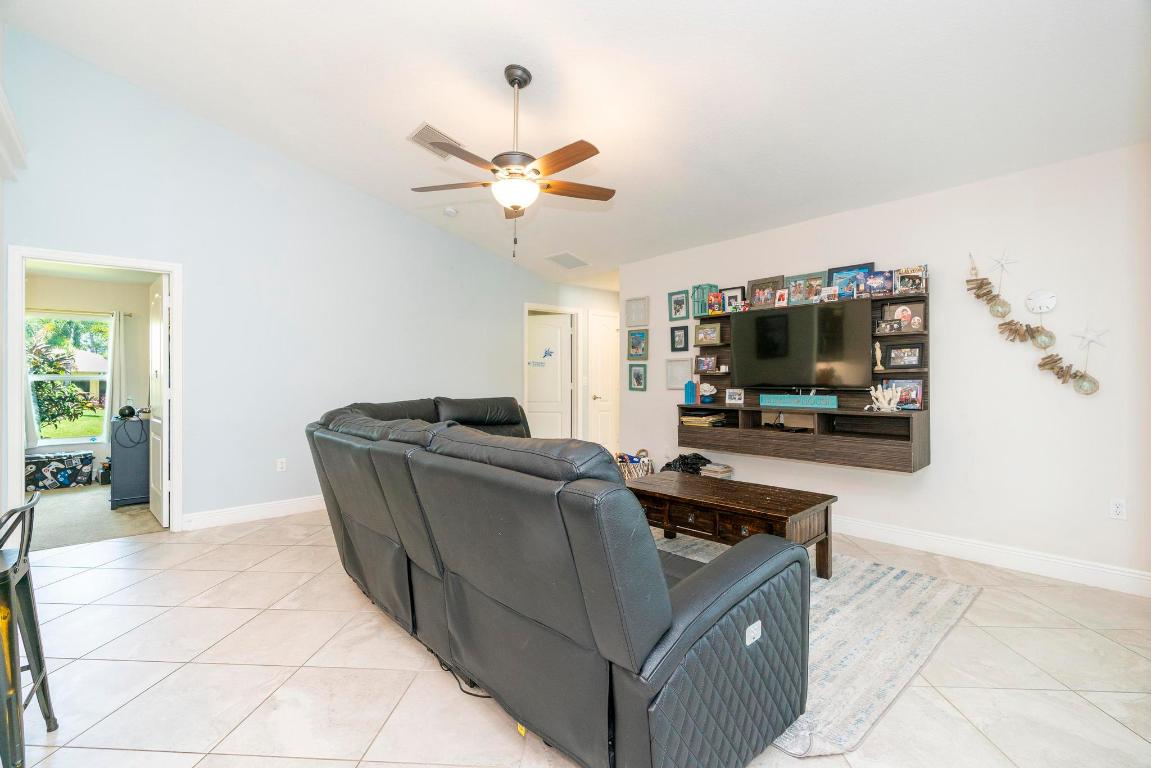 5810 NW Chesboro Terrace