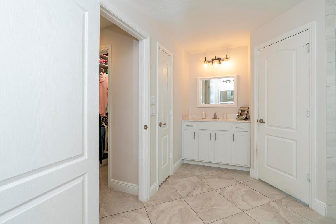 5810 NW Chesboro Terrace