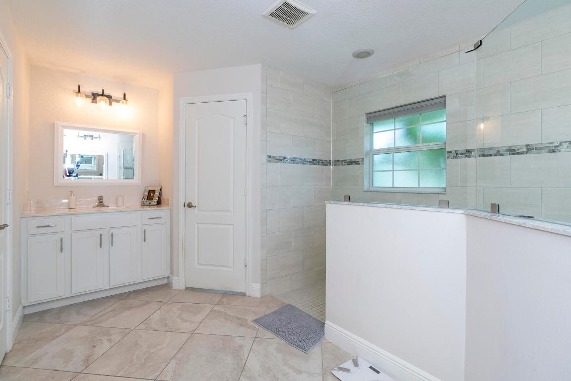 5810 NW Chesboro Terrace