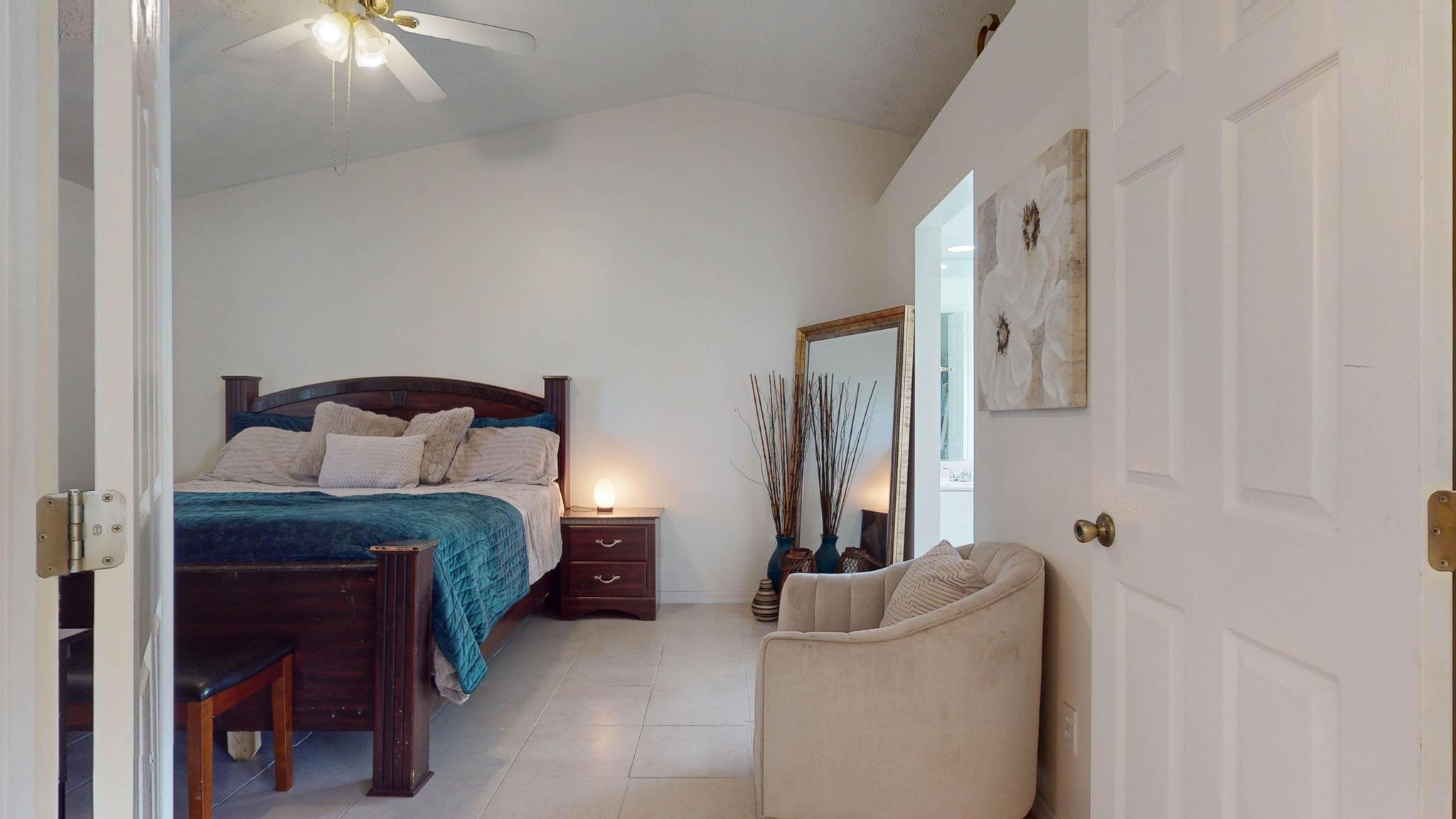 298 SW Eyerly Avenue