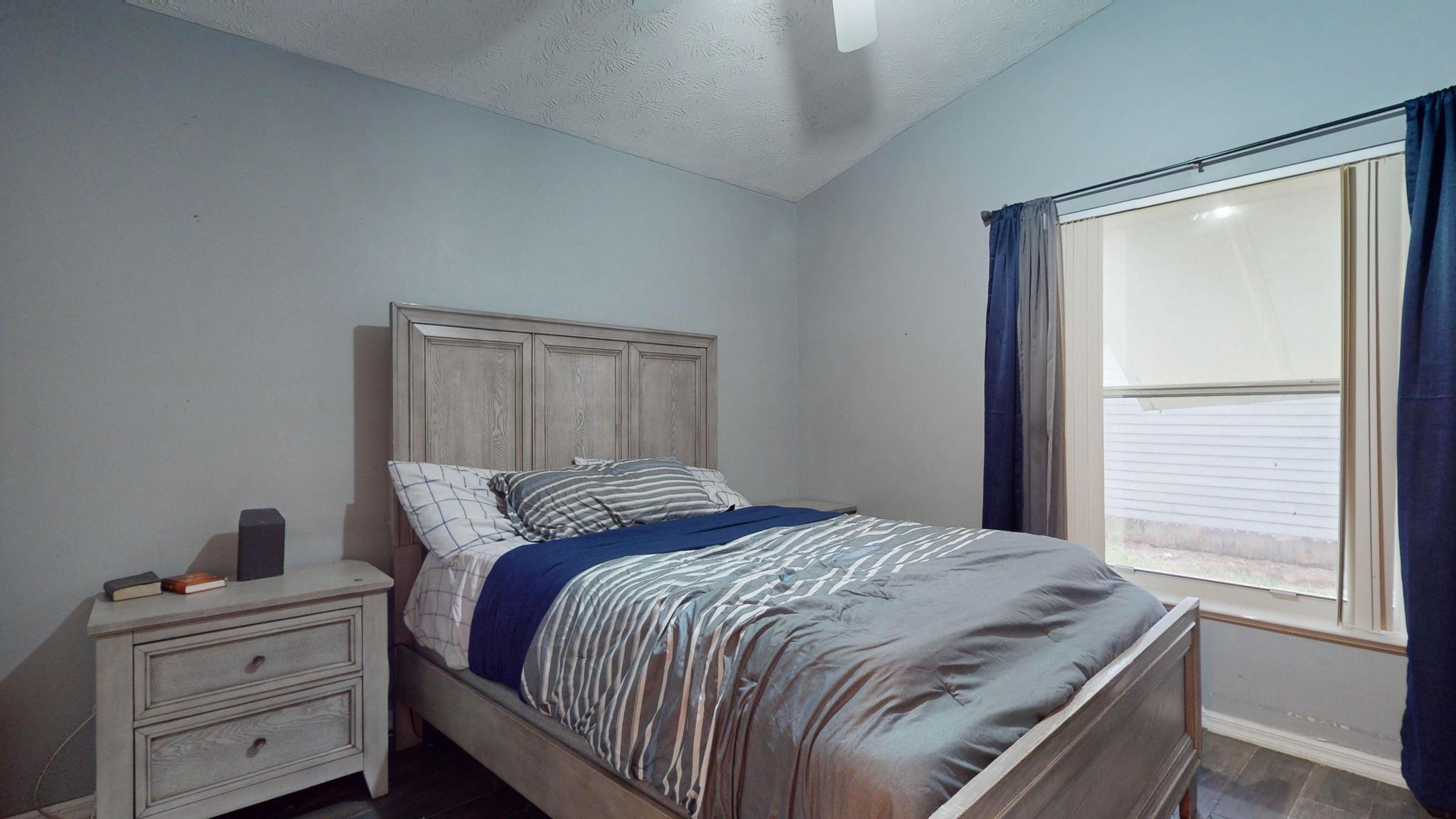 298 SW Eyerly Avenue