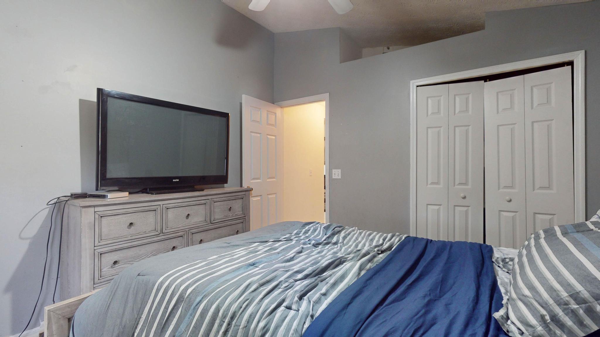 298 SW Eyerly Avenue