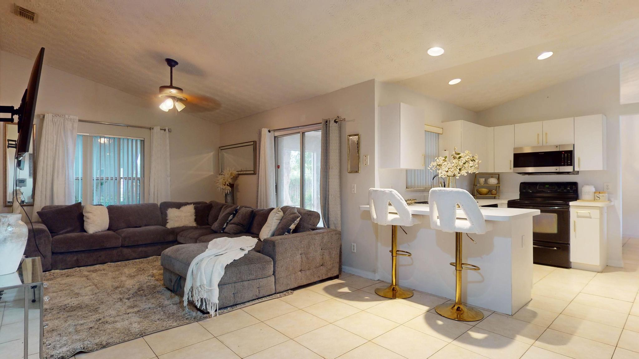 298 SW Eyerly Avenue