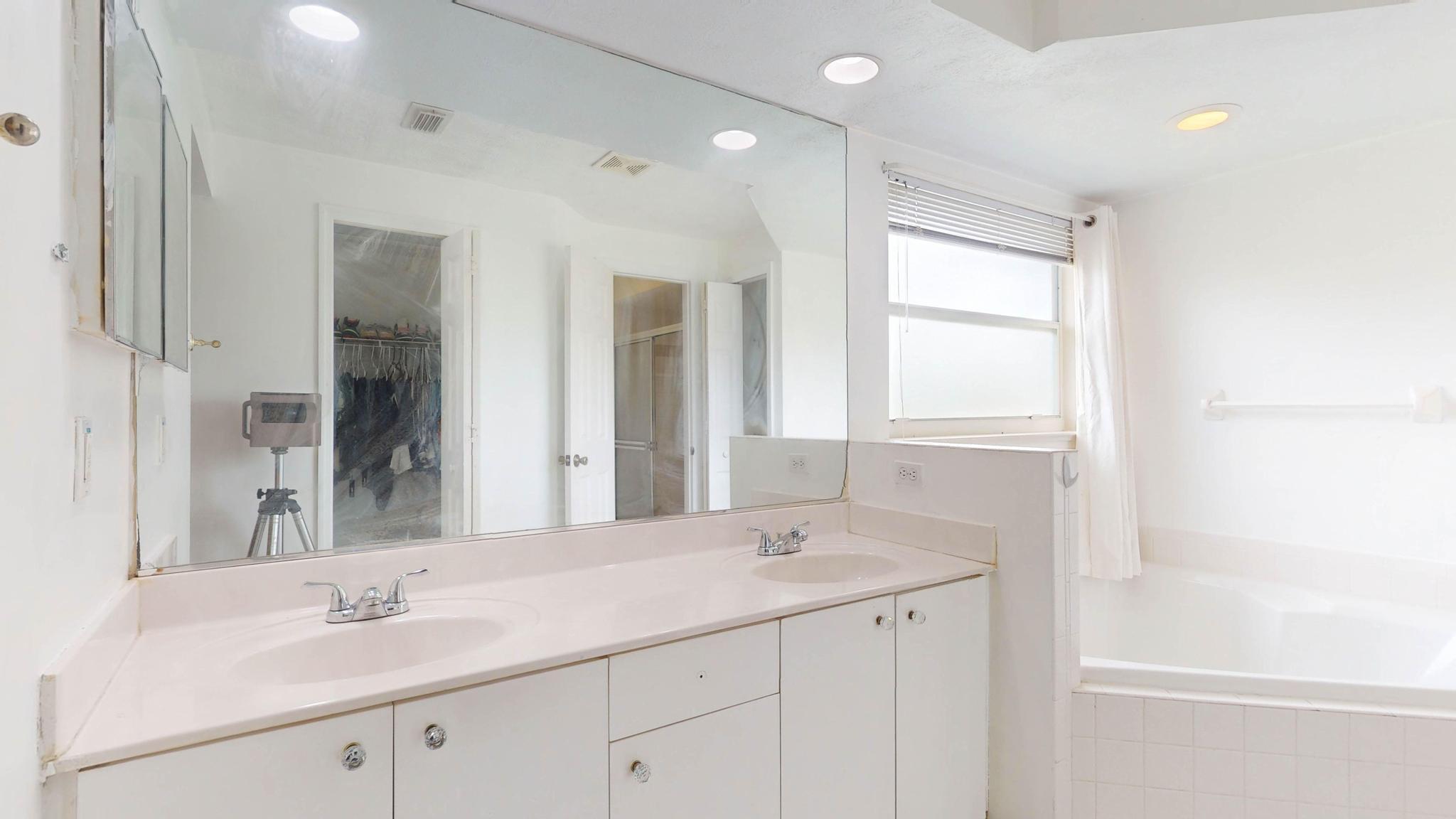 298 SW Eyerly Avenue