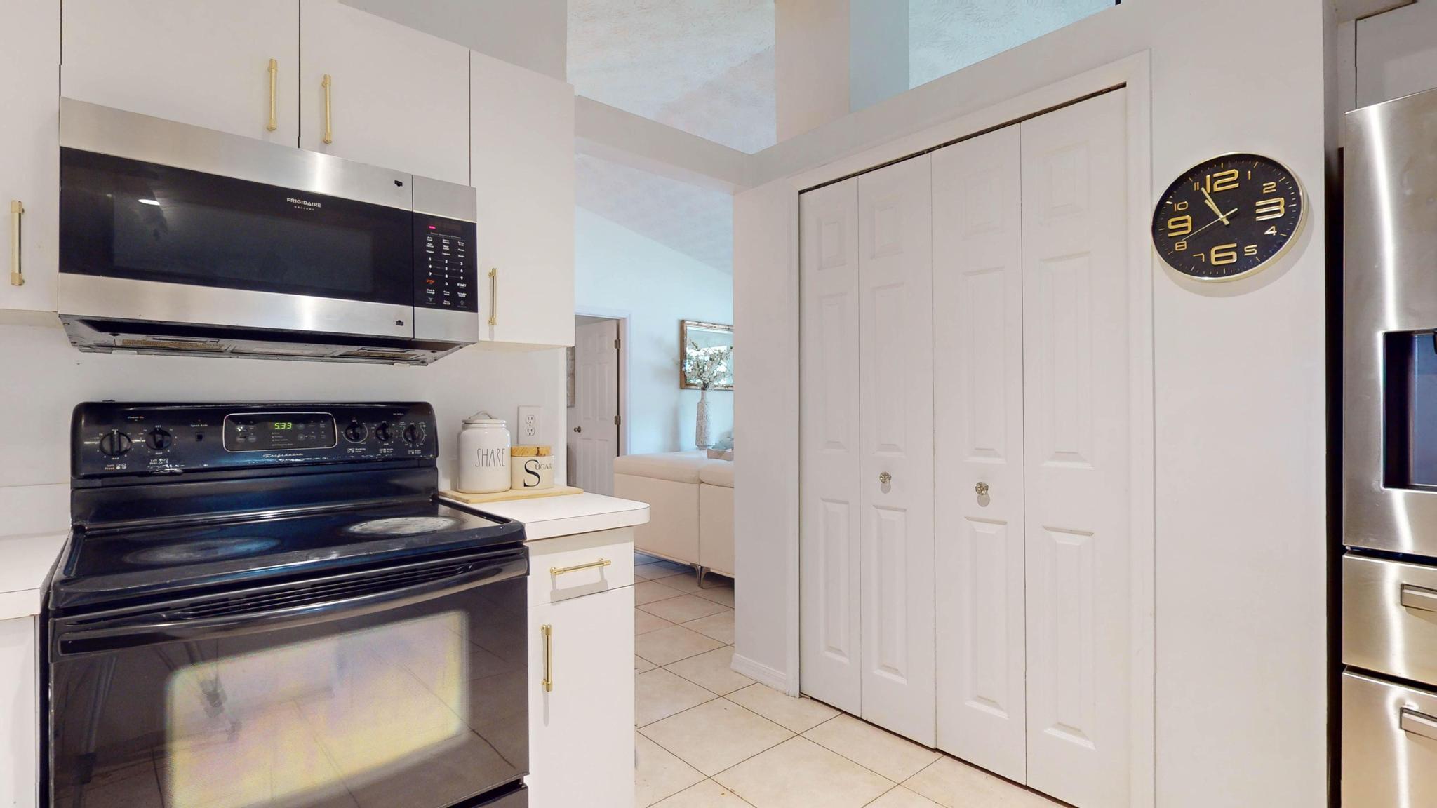 298 SW Eyerly Avenue