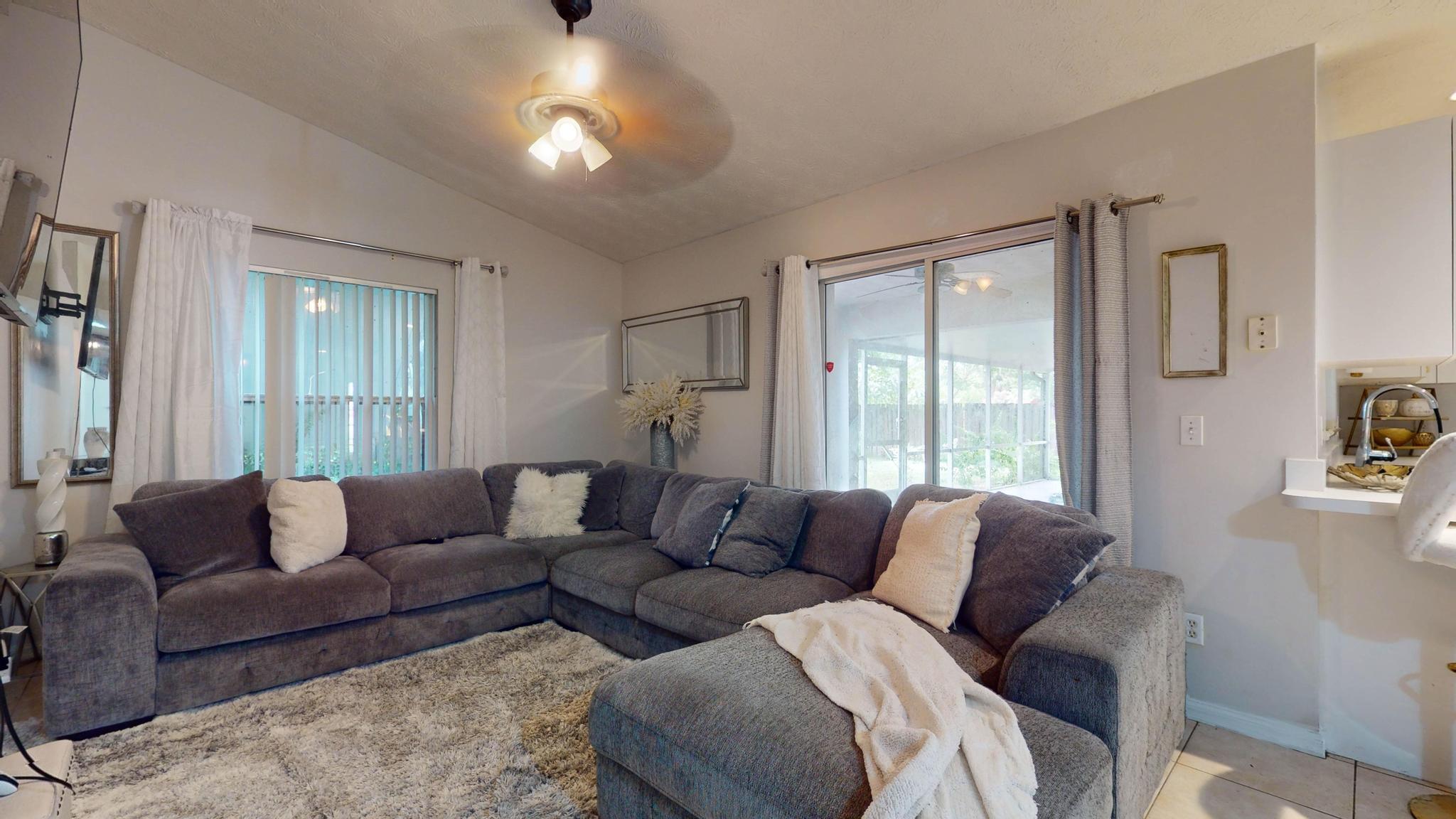 298 SW Eyerly Avenue