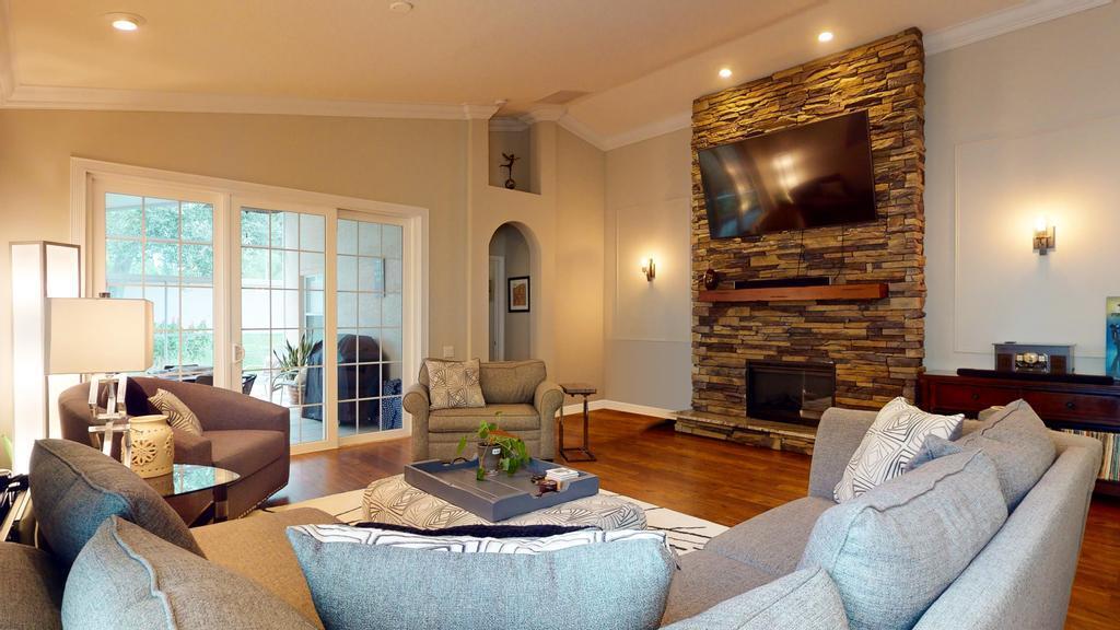 607 NW Whitfield Way