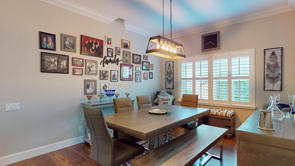 607 NW Whitfield Way