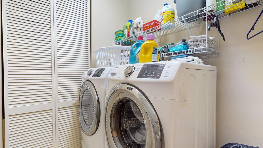 607 NW Whitfield Way