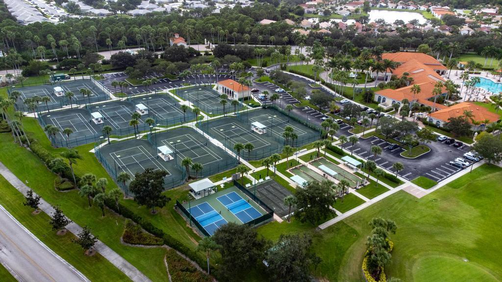 607 NW Whitfield Way