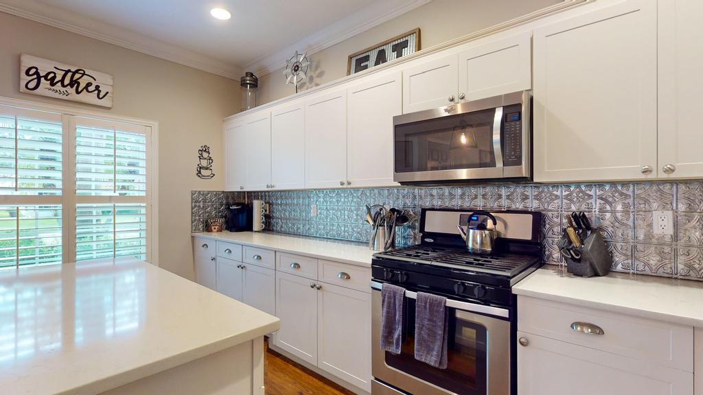 607 NW Whitfield Way