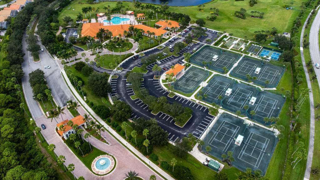 607 NW Whitfield Way