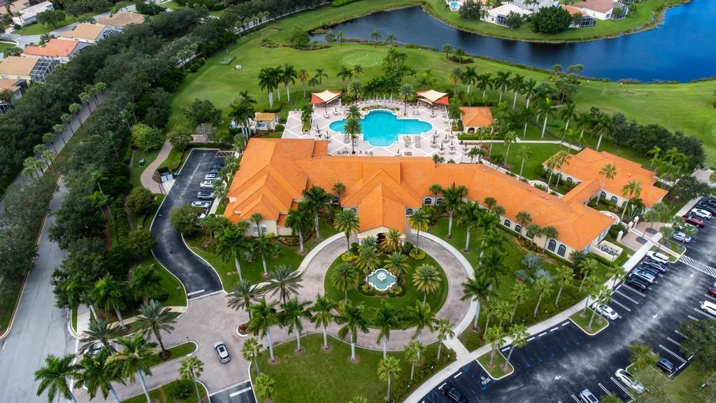 607 NW Whitfield Way