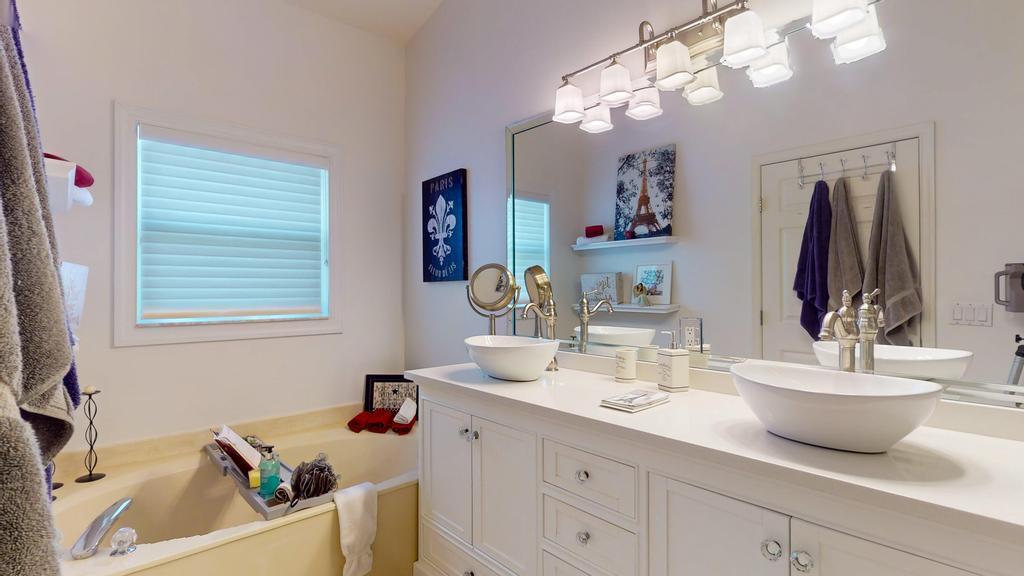 607 NW Whitfield Way