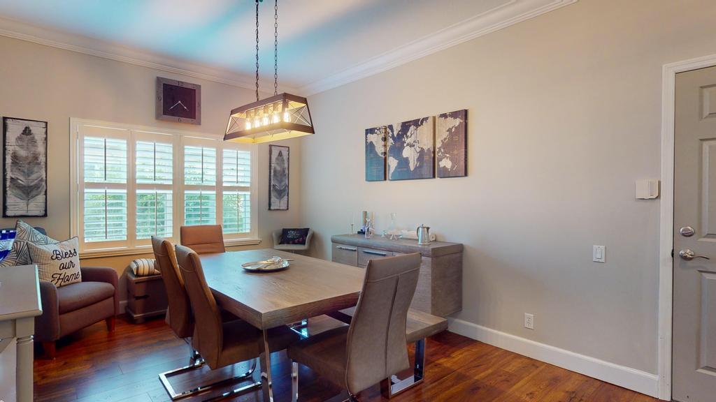 607 NW Whitfield Way