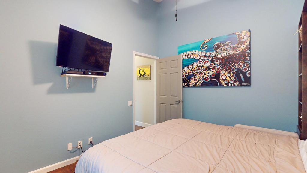 607 NW Whitfield Way