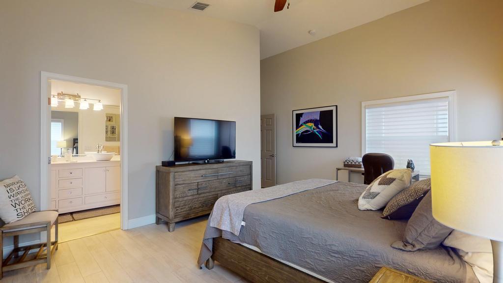 607 NW Whitfield Way