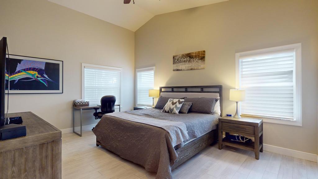 607 NW Whitfield Way