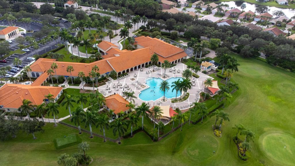 607 NW Whitfield Way