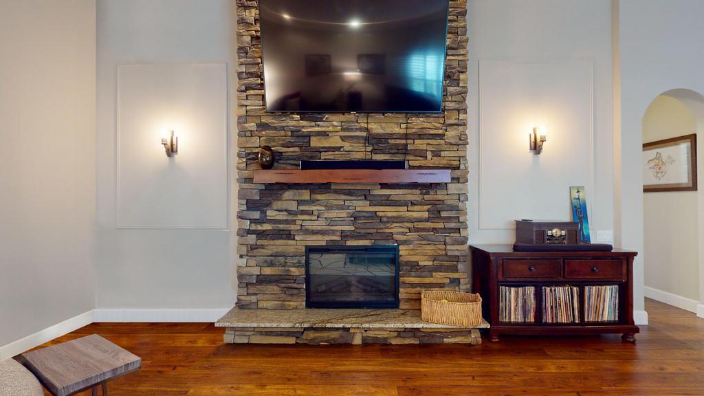 607 NW Whitfield Way