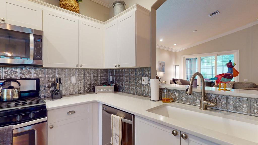 607 NW Whitfield Way