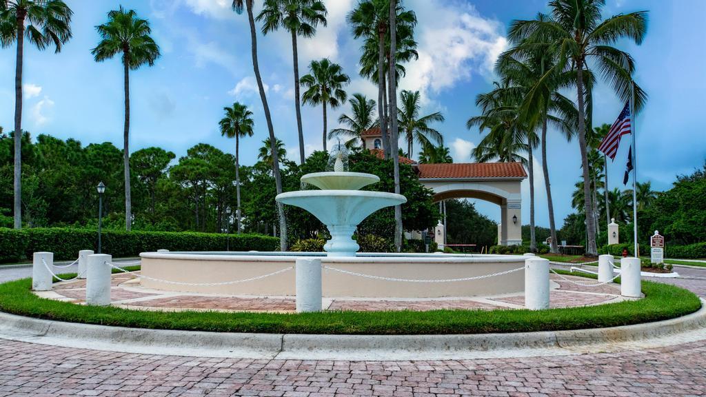 607 NW Whitfield Way