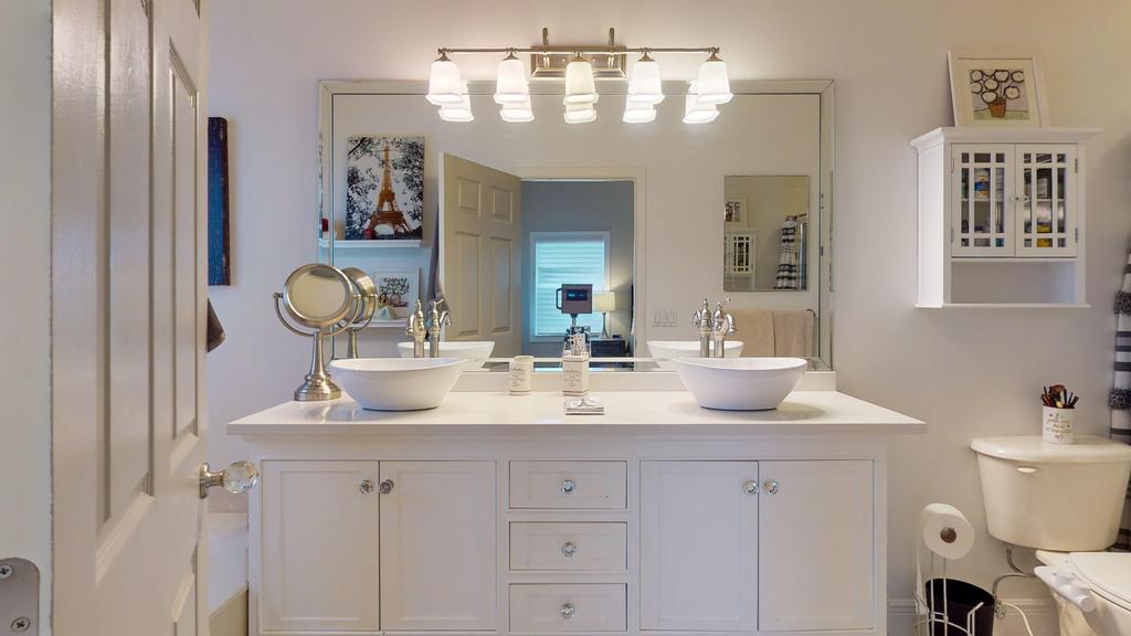 607 NW Whitfield Way