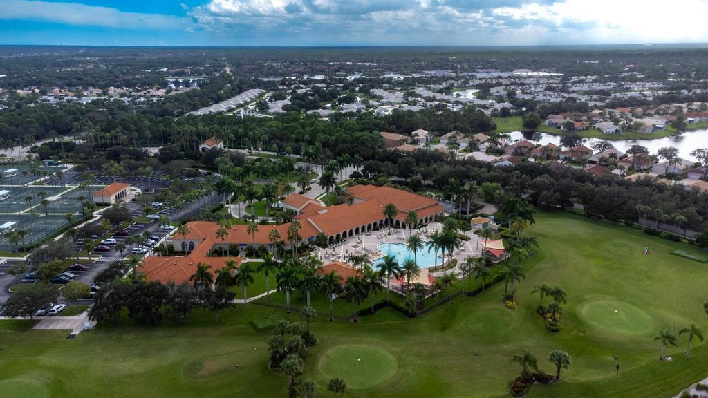 607 NW Whitfield Way