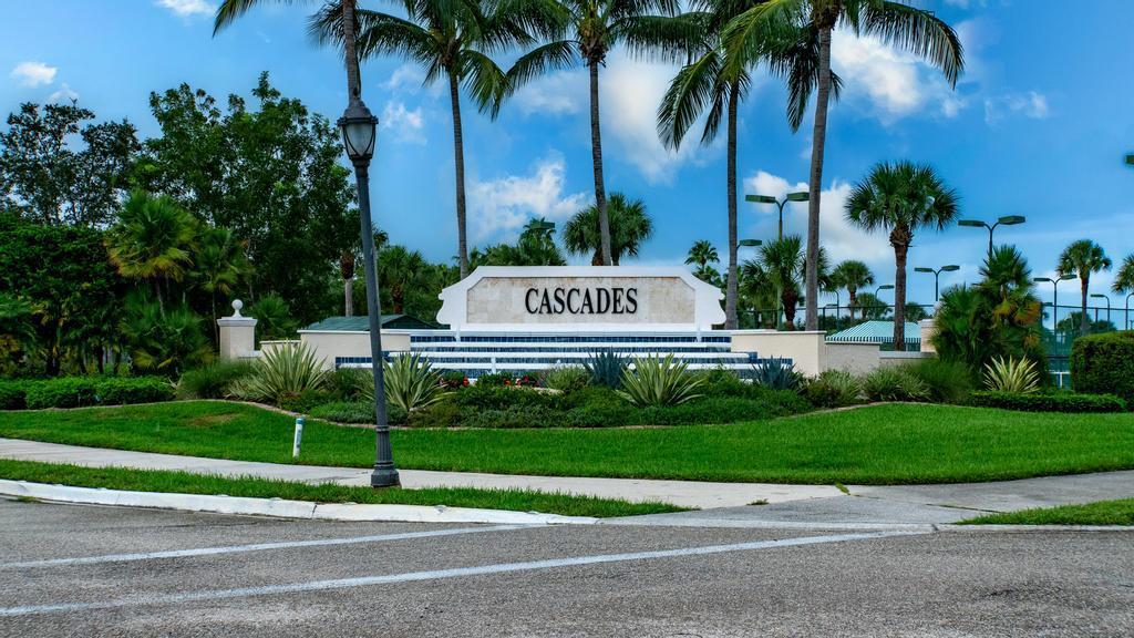 607 NW Whitfield Way