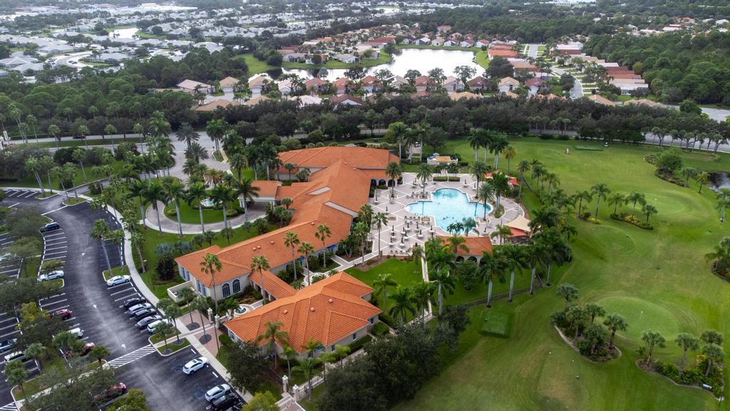 607 NW Whitfield Way